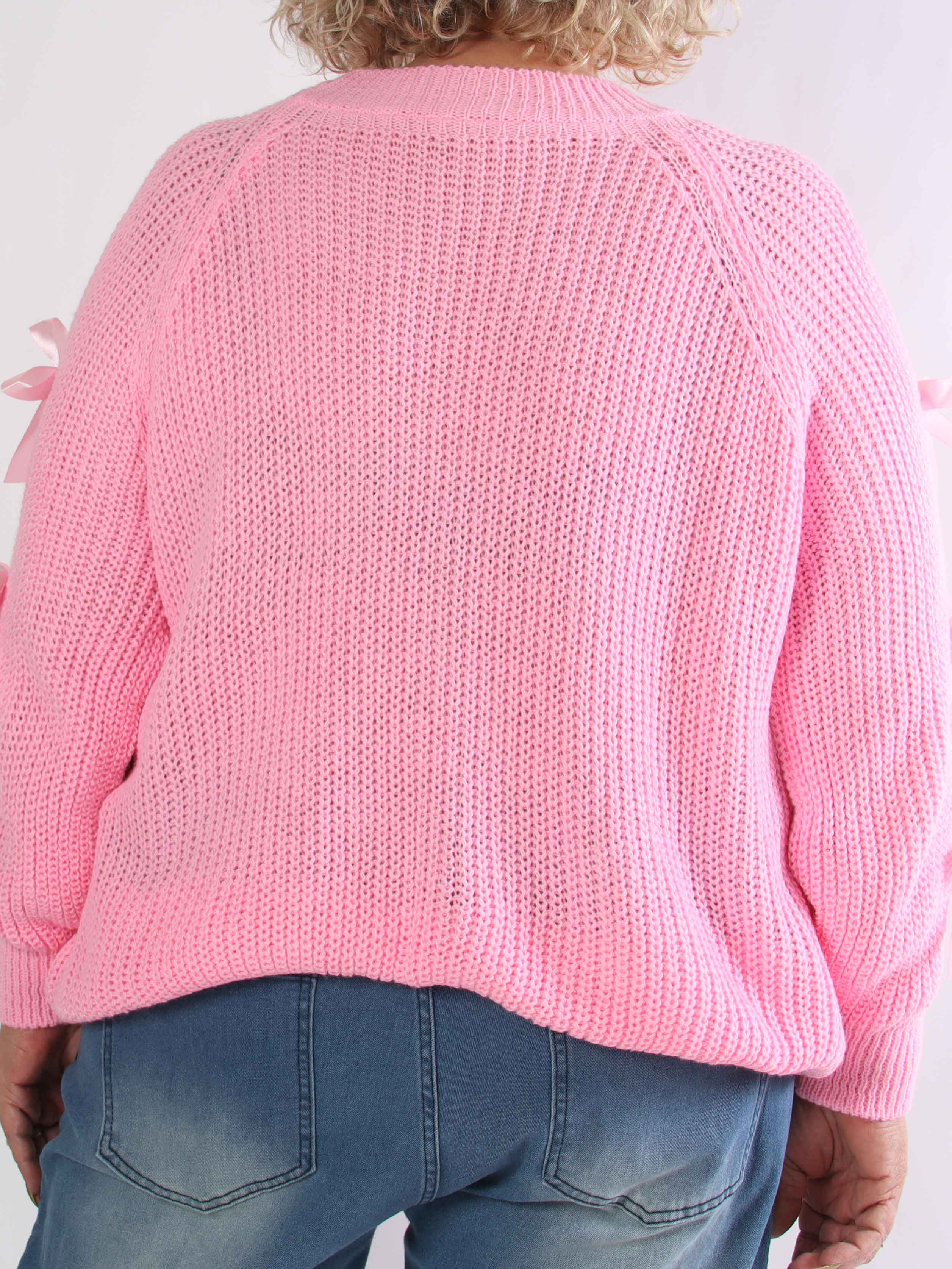 Birtha - Plus size strikbluse med små åbninger og sløjfer på ærmet